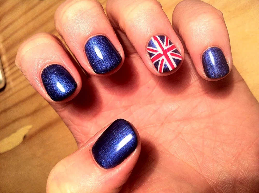 Британский флаг на ногтях