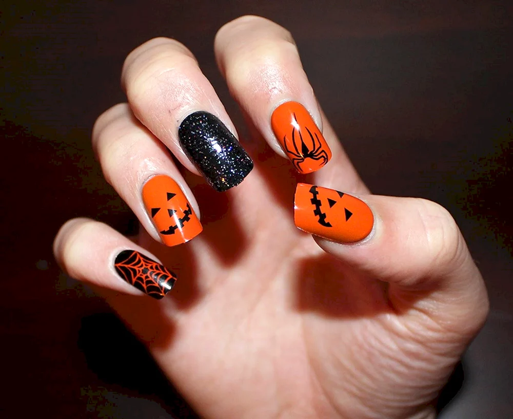 Черно оранжевый маникюр Хэллоуин
