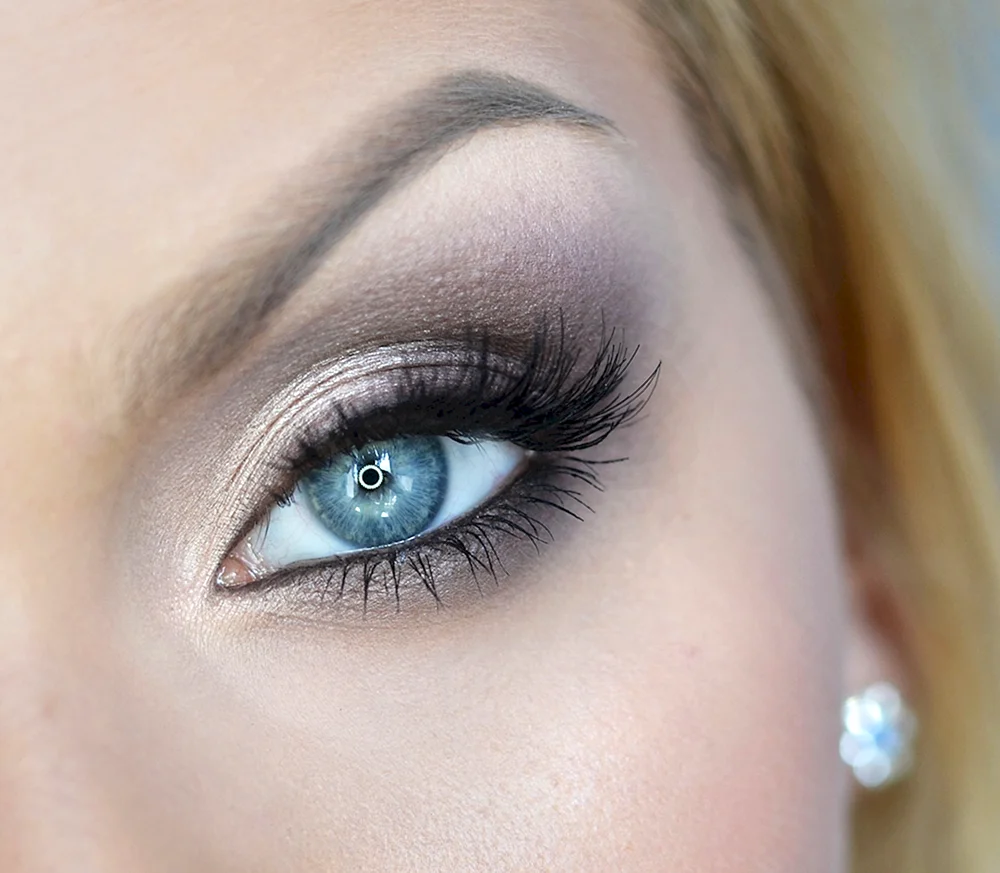 Daily Blue Eye Makeup