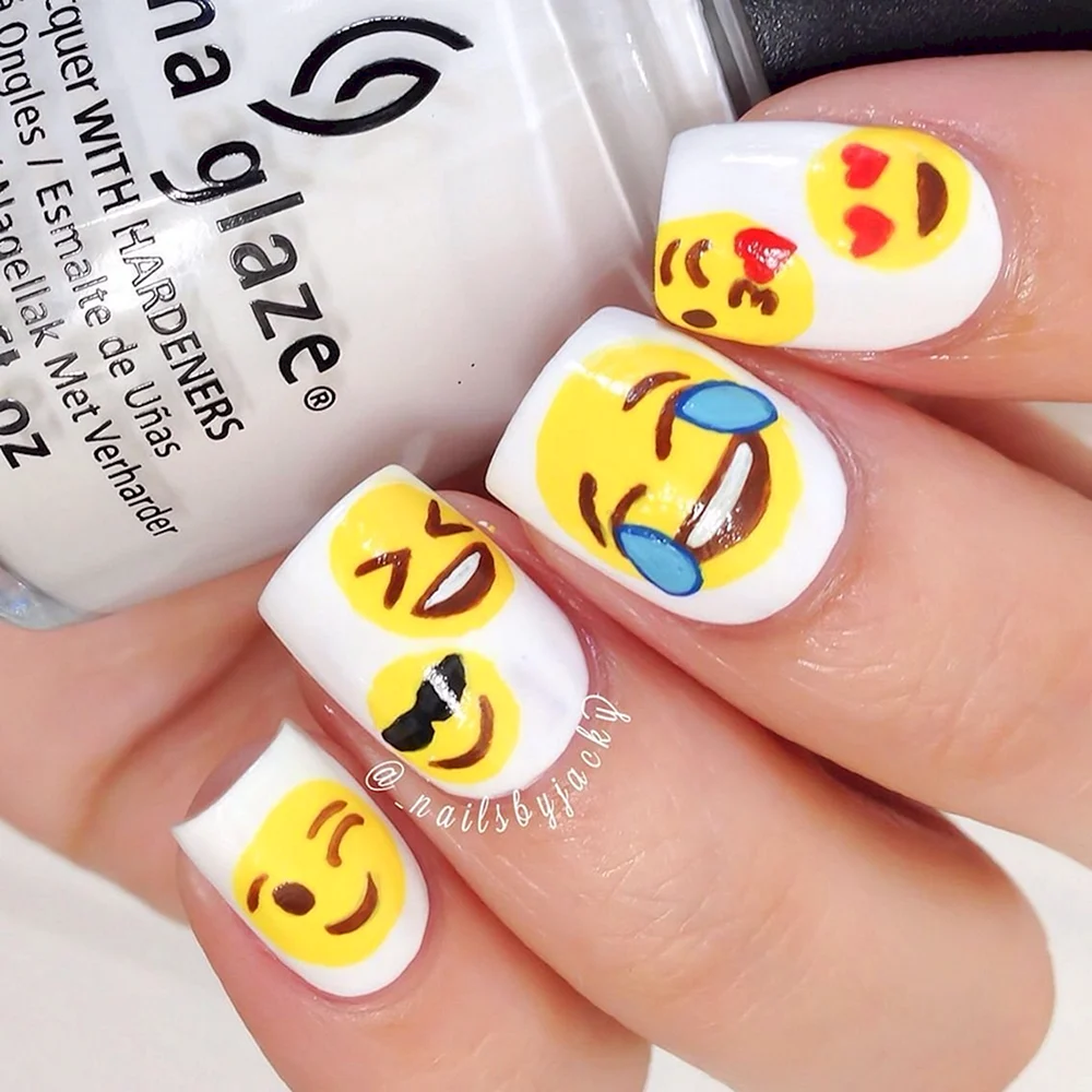 Emoji fake Nails