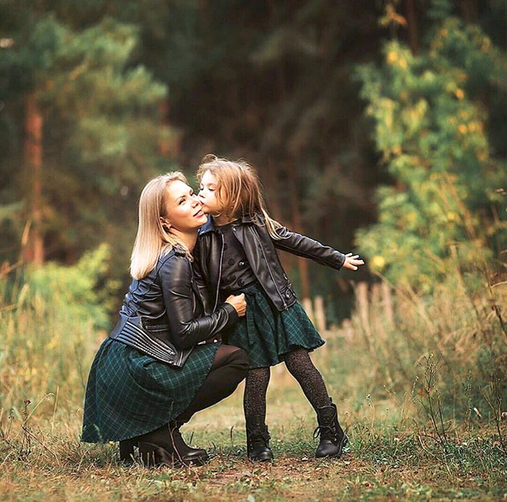 Фотосессия мама и дочка на природе