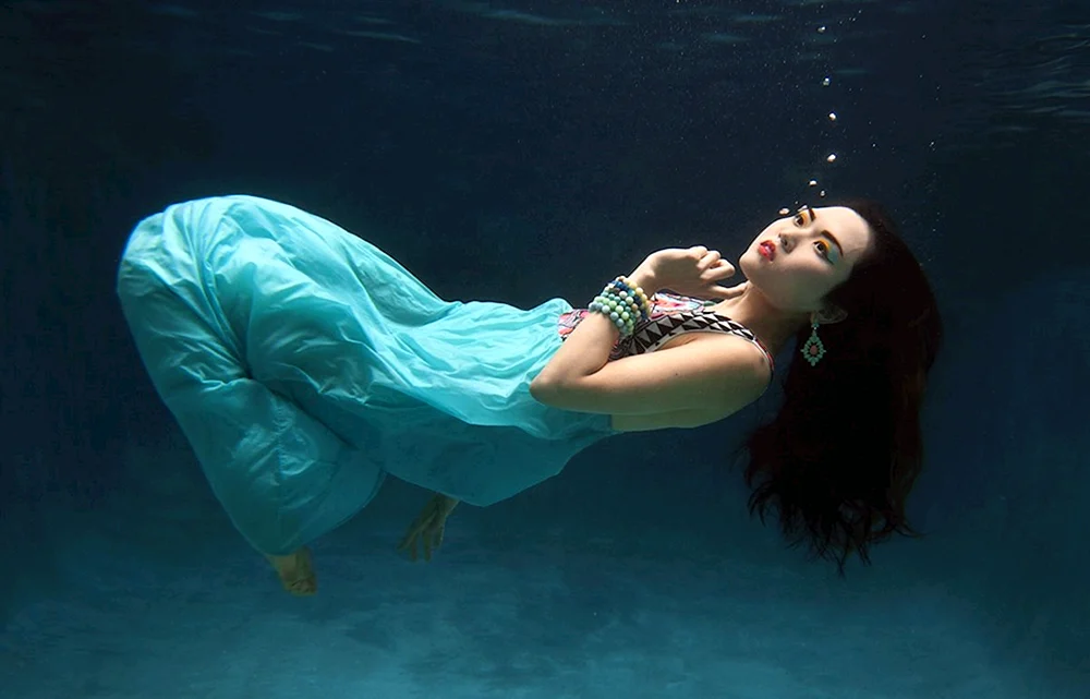 Girl in Underwater