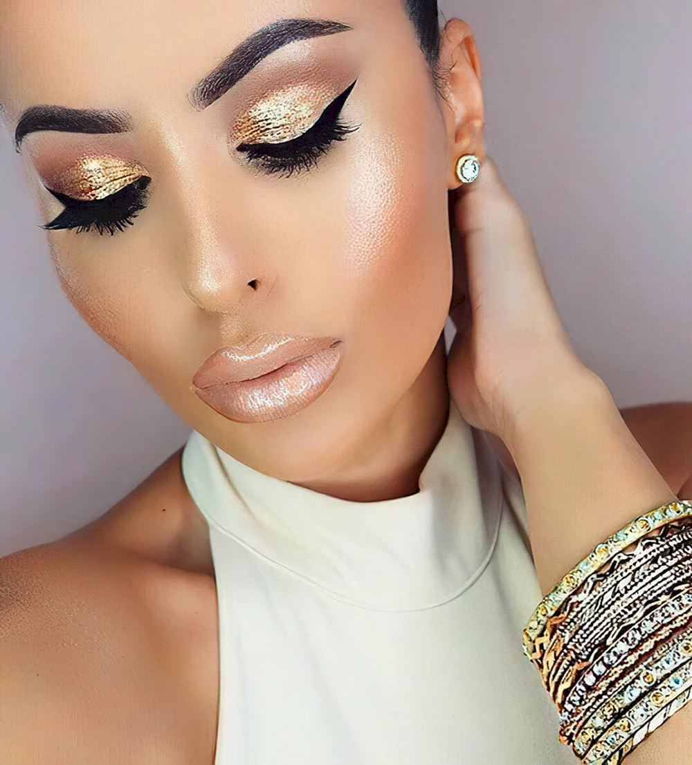Gold glitter Makeup
