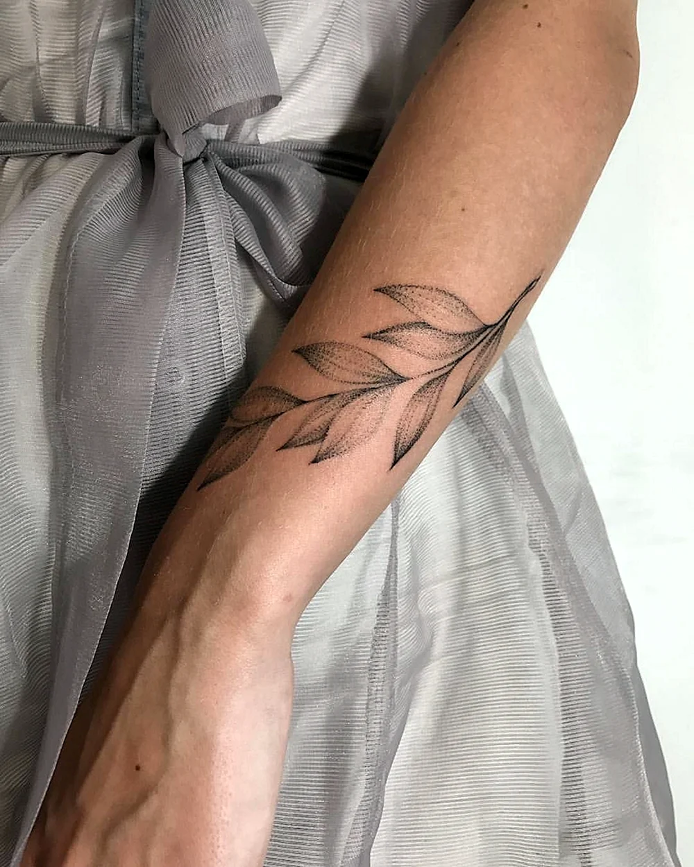 Leafy Armband Tattoos