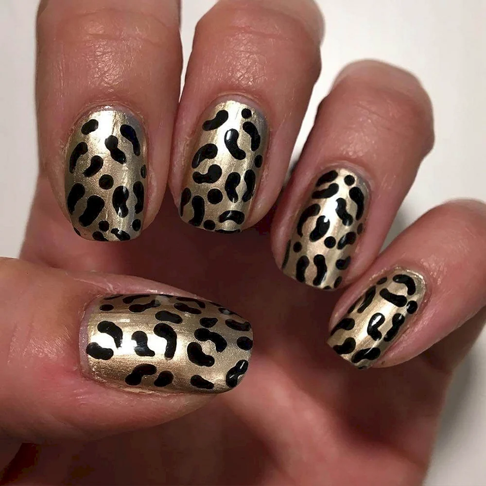 Leopard Manicure