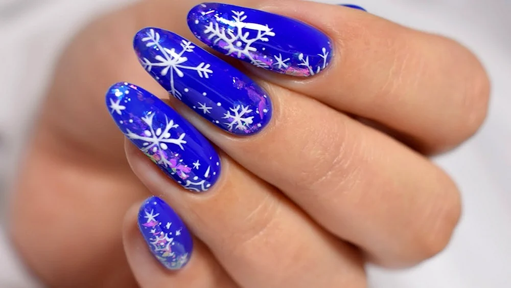 Luminous Snowflake Nail