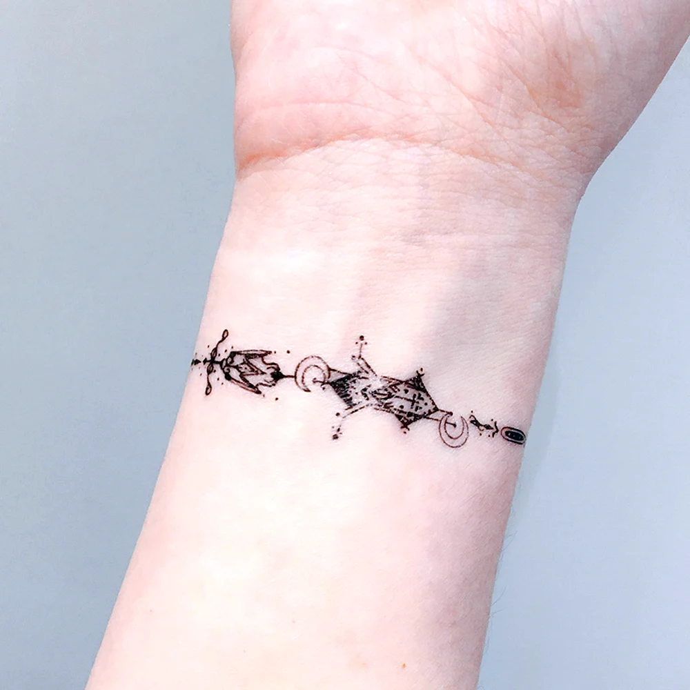 Minimal Armband Design Tattoo
