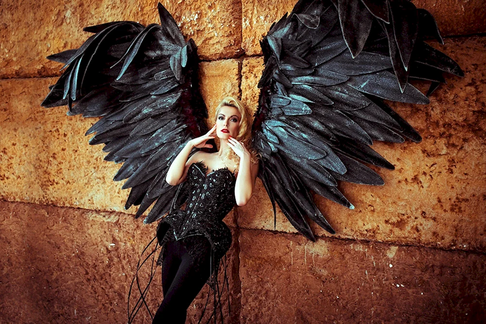 Model Angel Black