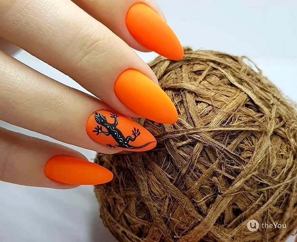 Оранжевый гель лак на ногтях