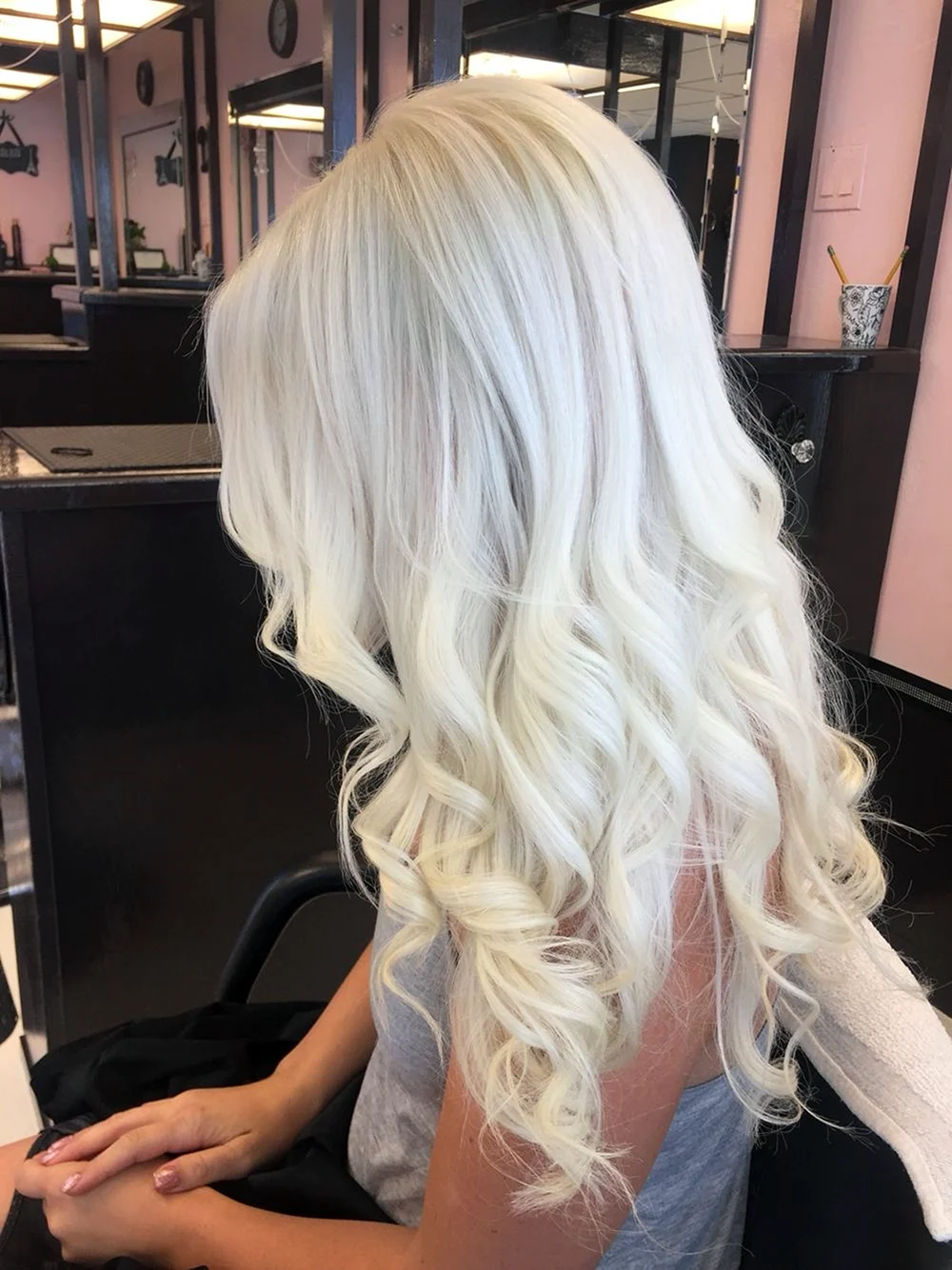 Platinum blonde Wig