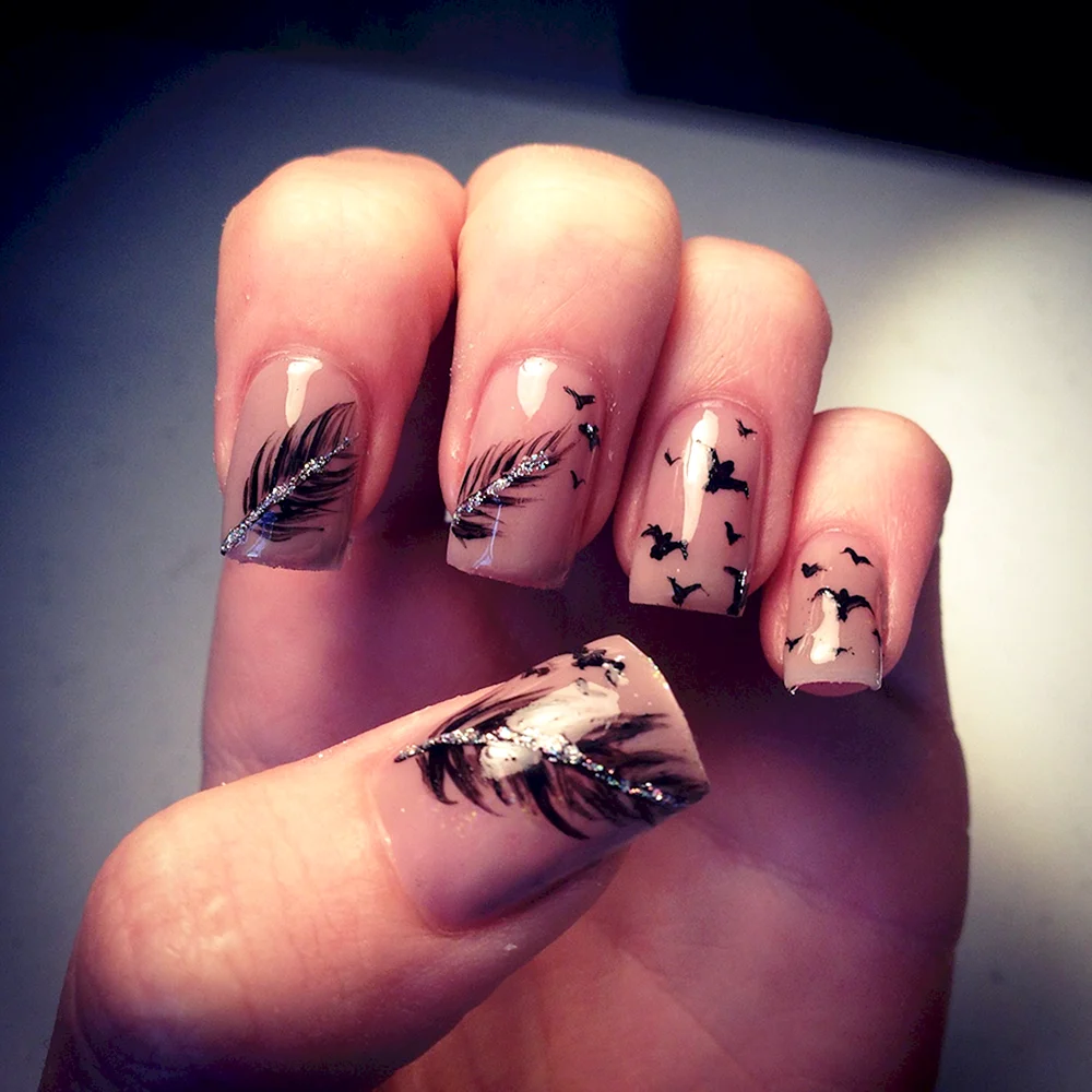 Птички на ногтях