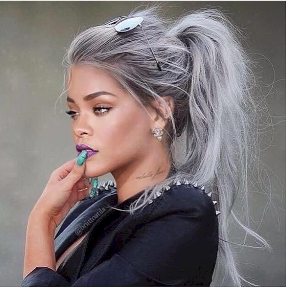 Rihanna Grey hair