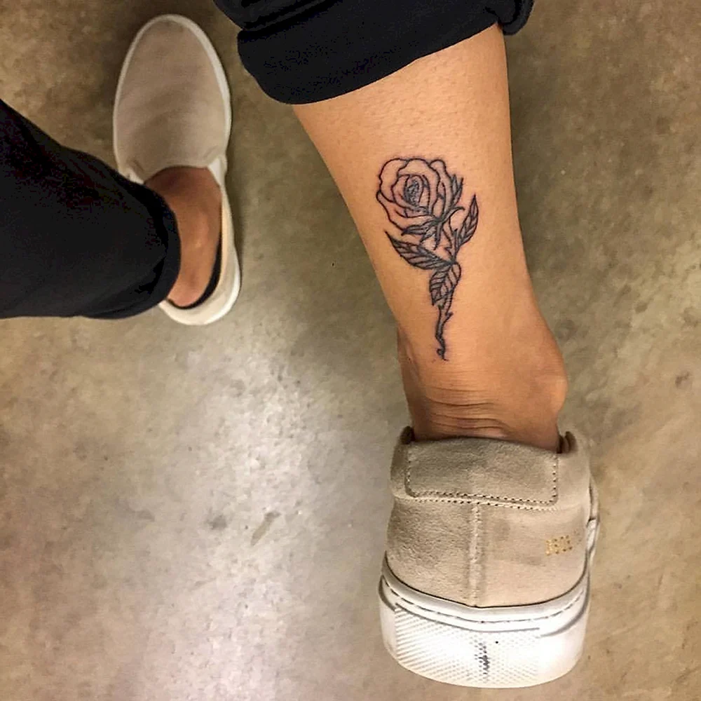 Roses Tattoo on Leg