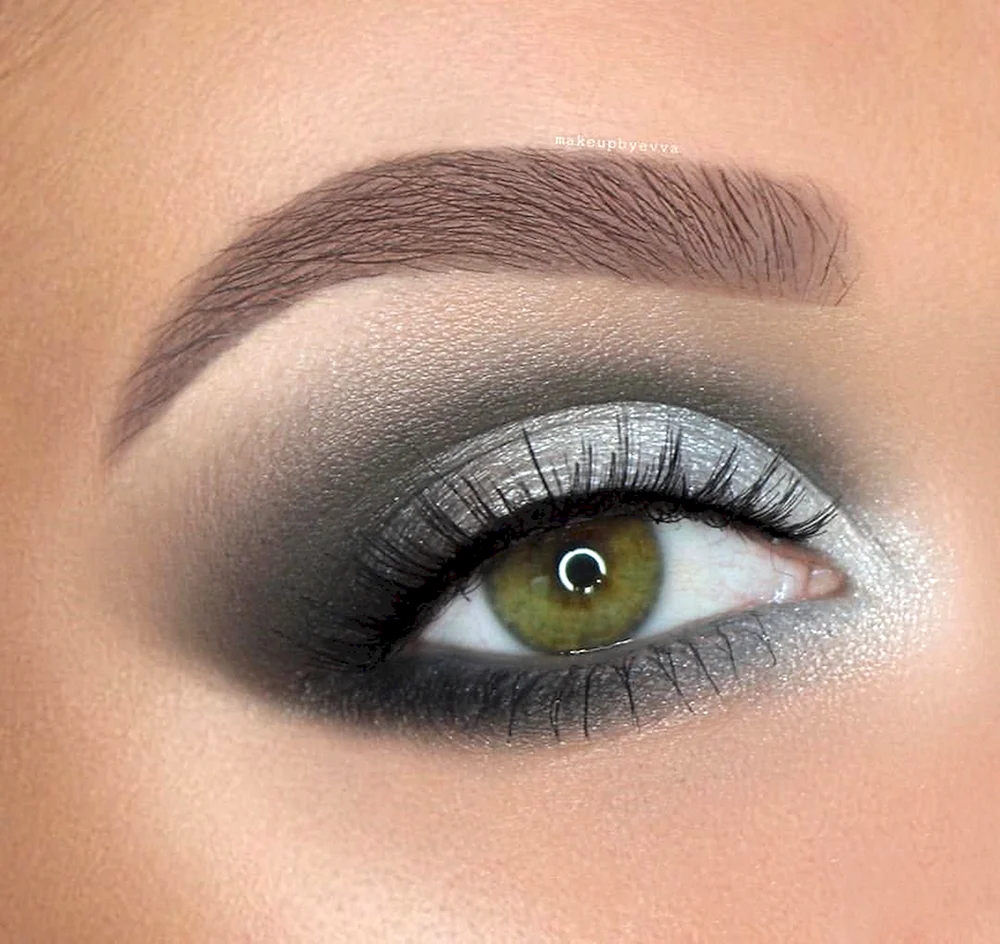 Silver Eyeshadow Makeup