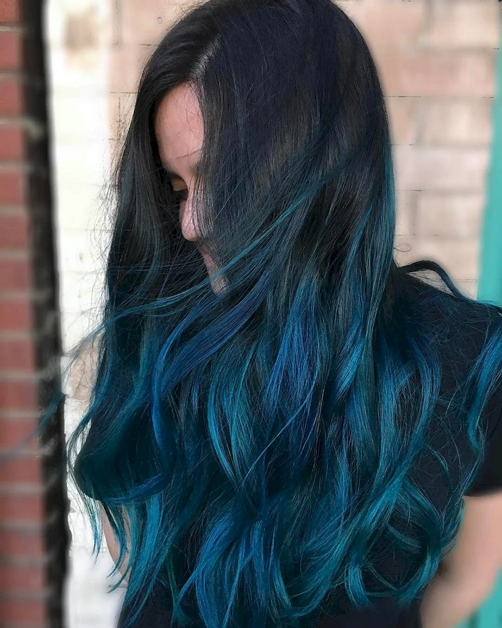 Синие концы волос