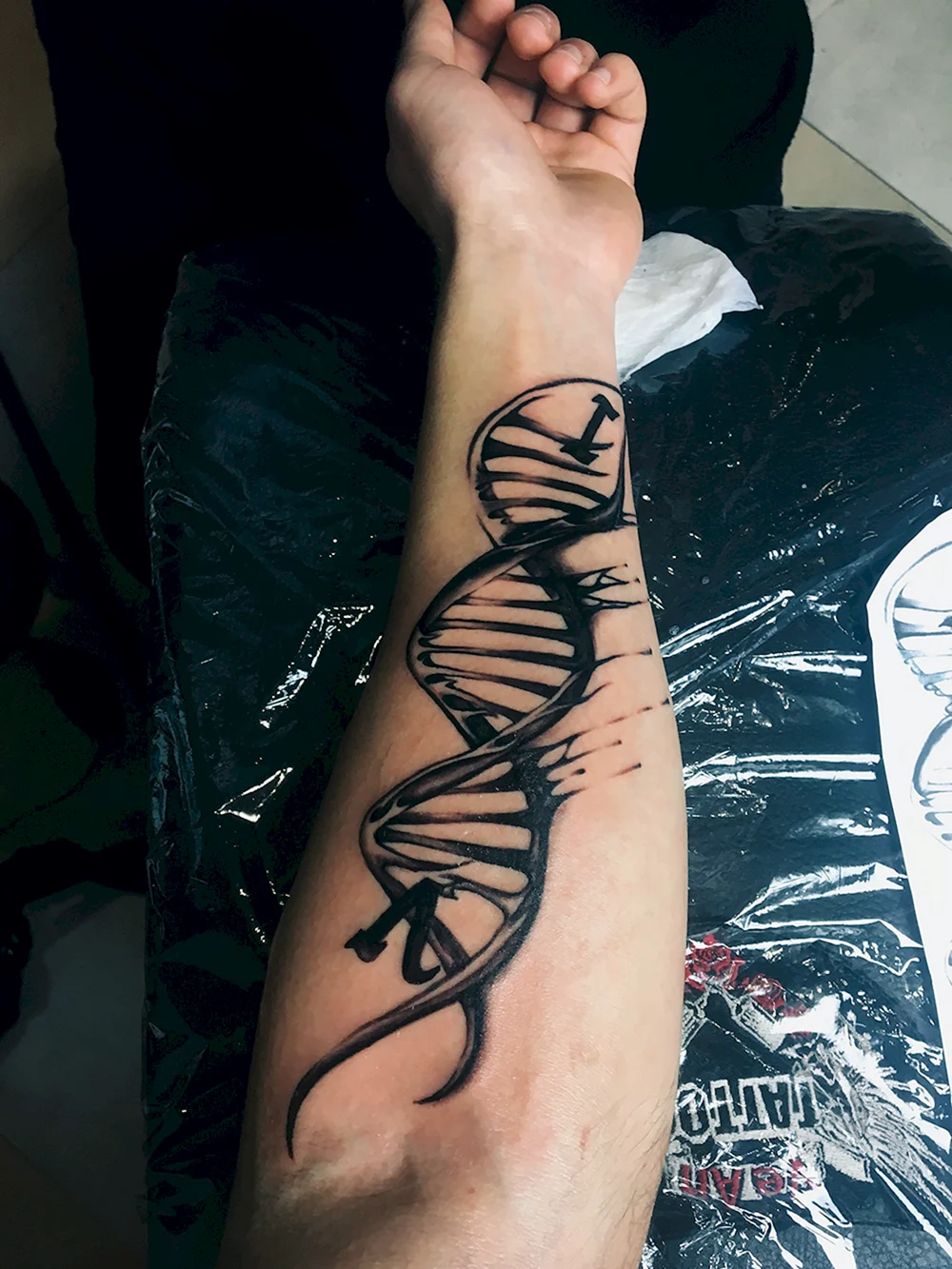 Спираль ДНК тату