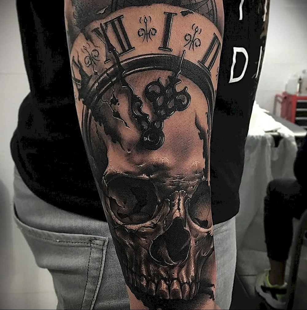 Tattoo forearm Skull