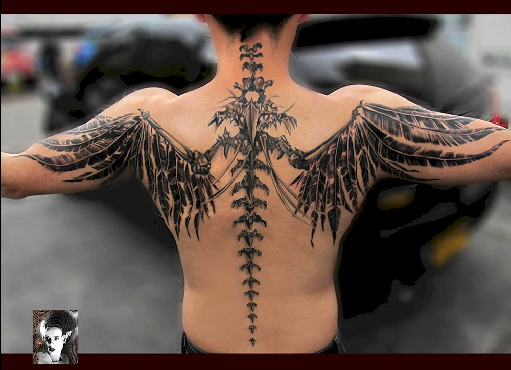 Tattoo na Spine