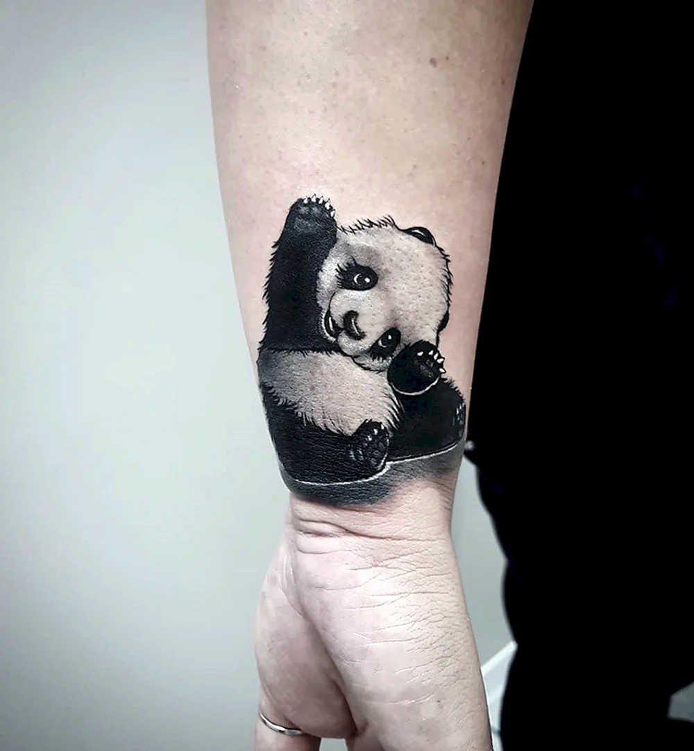 Тату Панда на руке