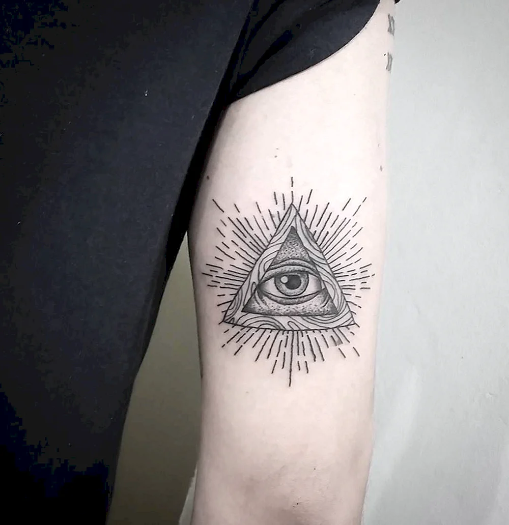 Tatuagem piramide