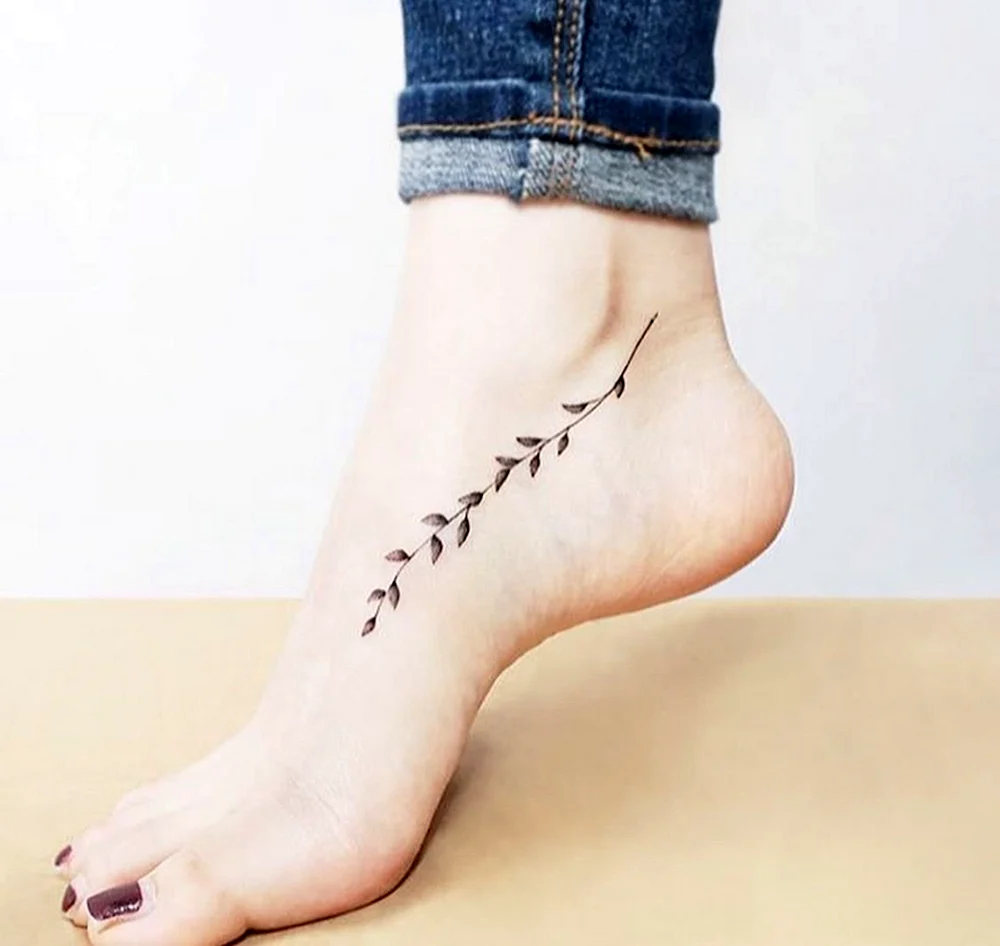 Tatuaje en tobillo mujer