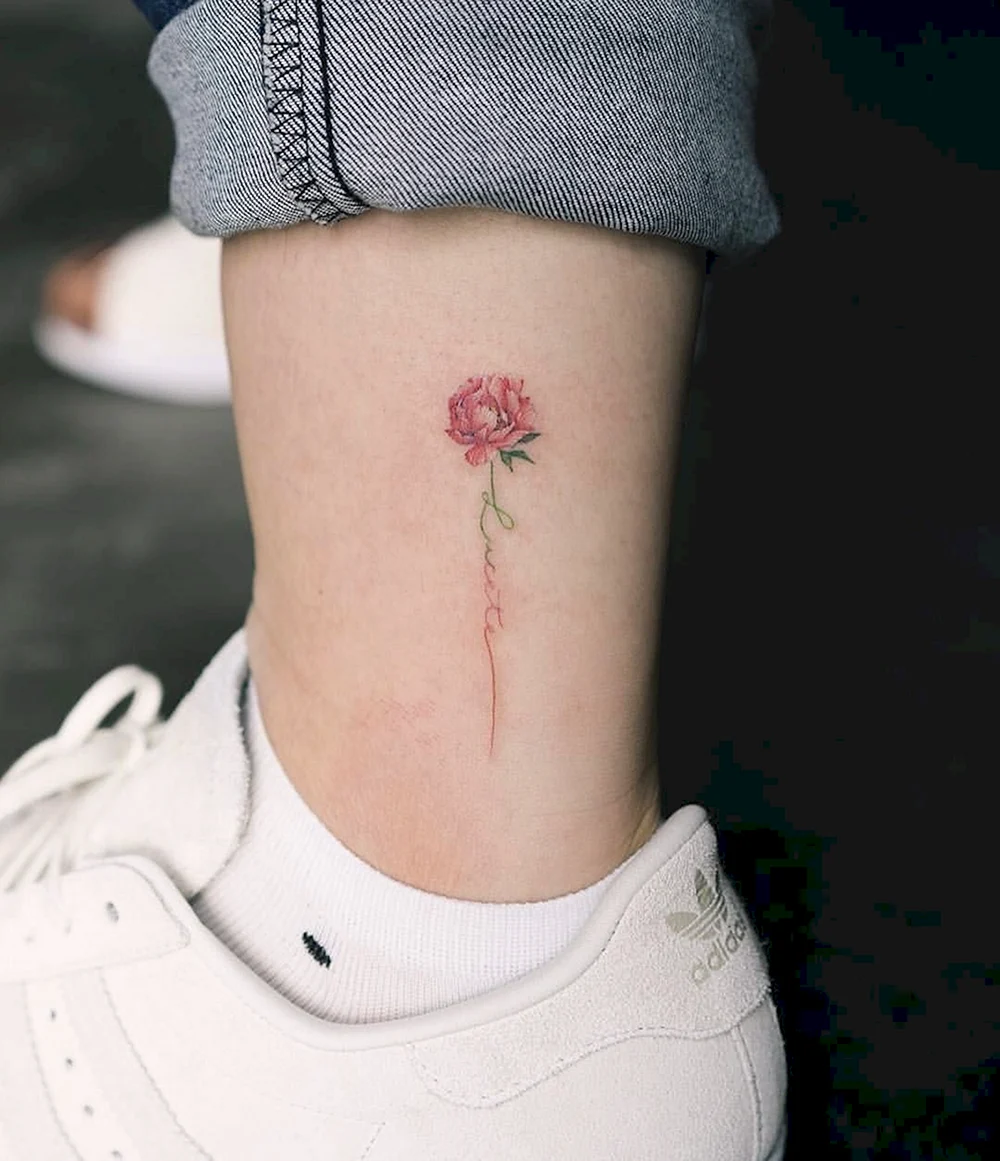 Tatuaje tobillo Rosa