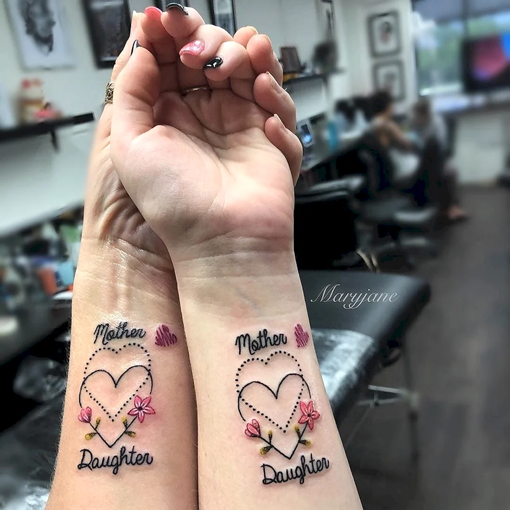 Татуировка мама и дочка