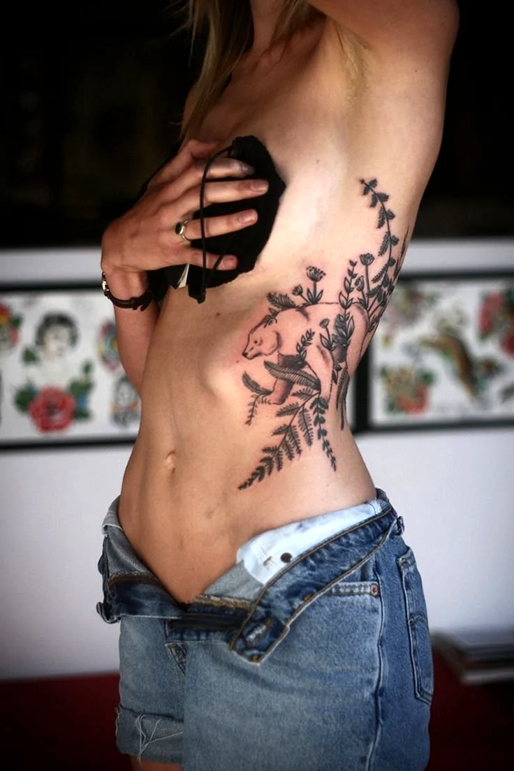 Татуировка на ребрах женские