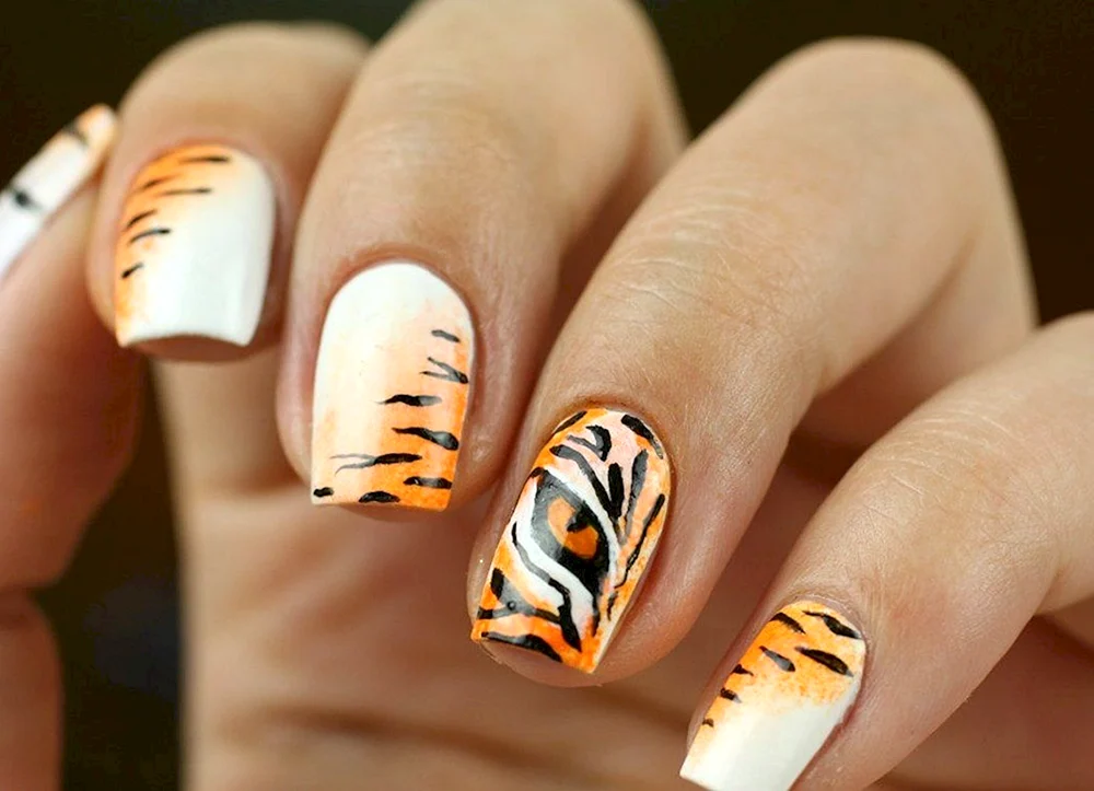 Tiger Eye Nails