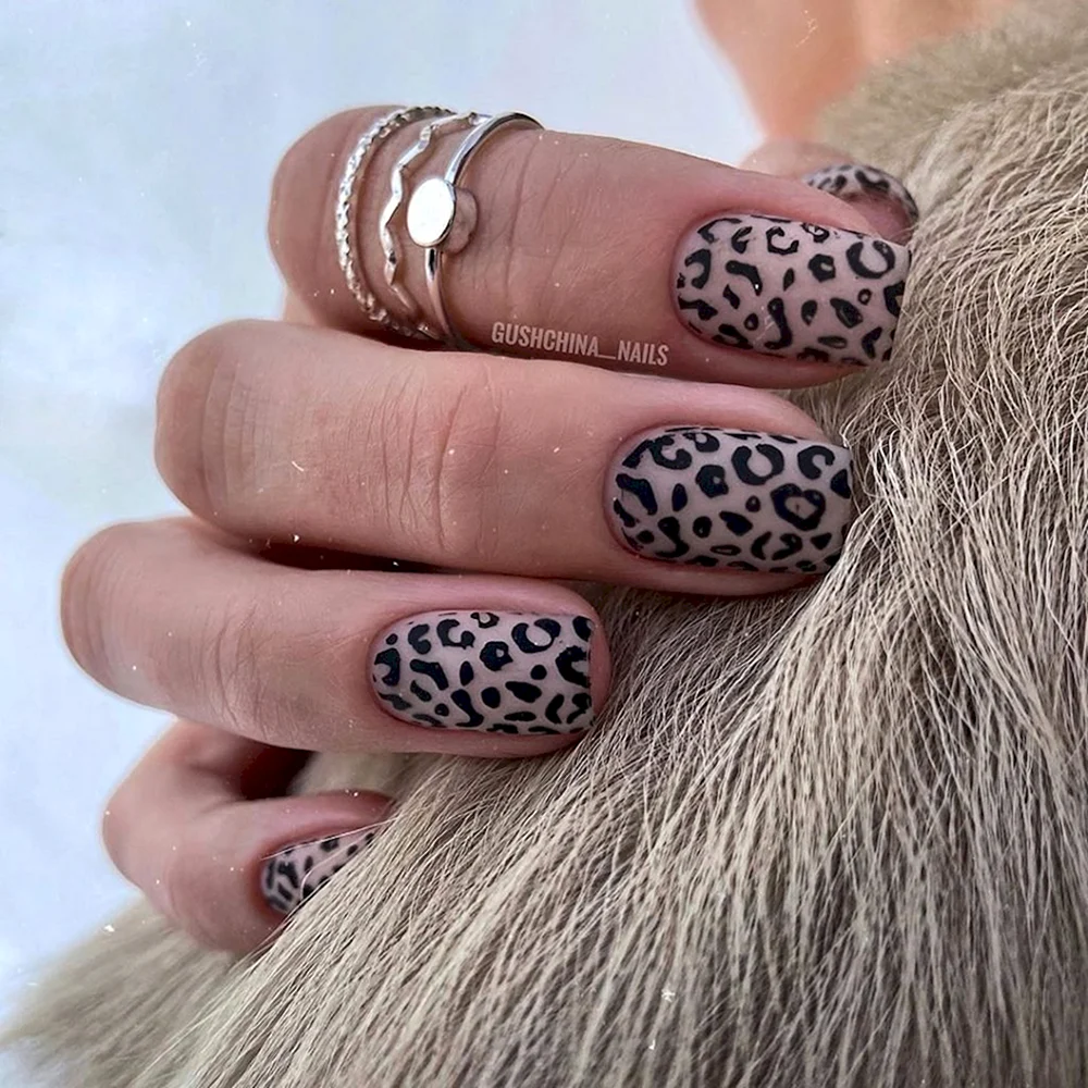 Tiger Paw Nails