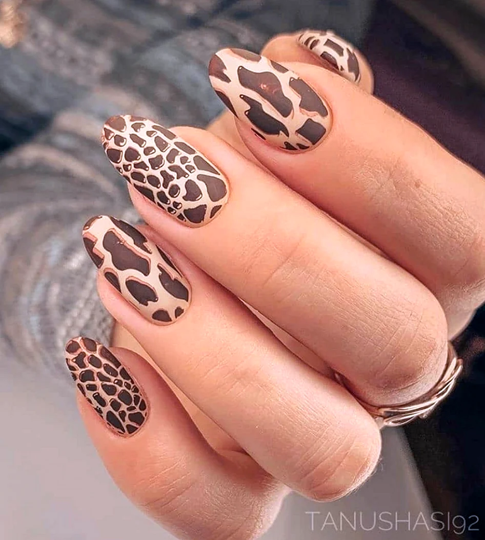 Tiger Paw Nails