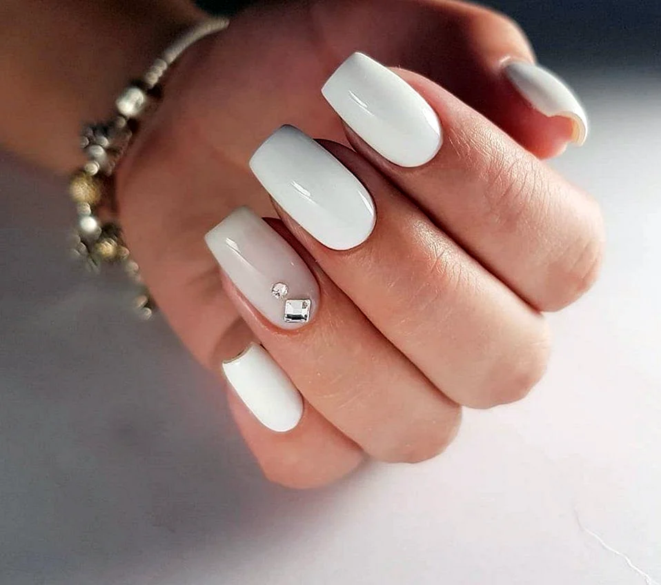 White Manicure