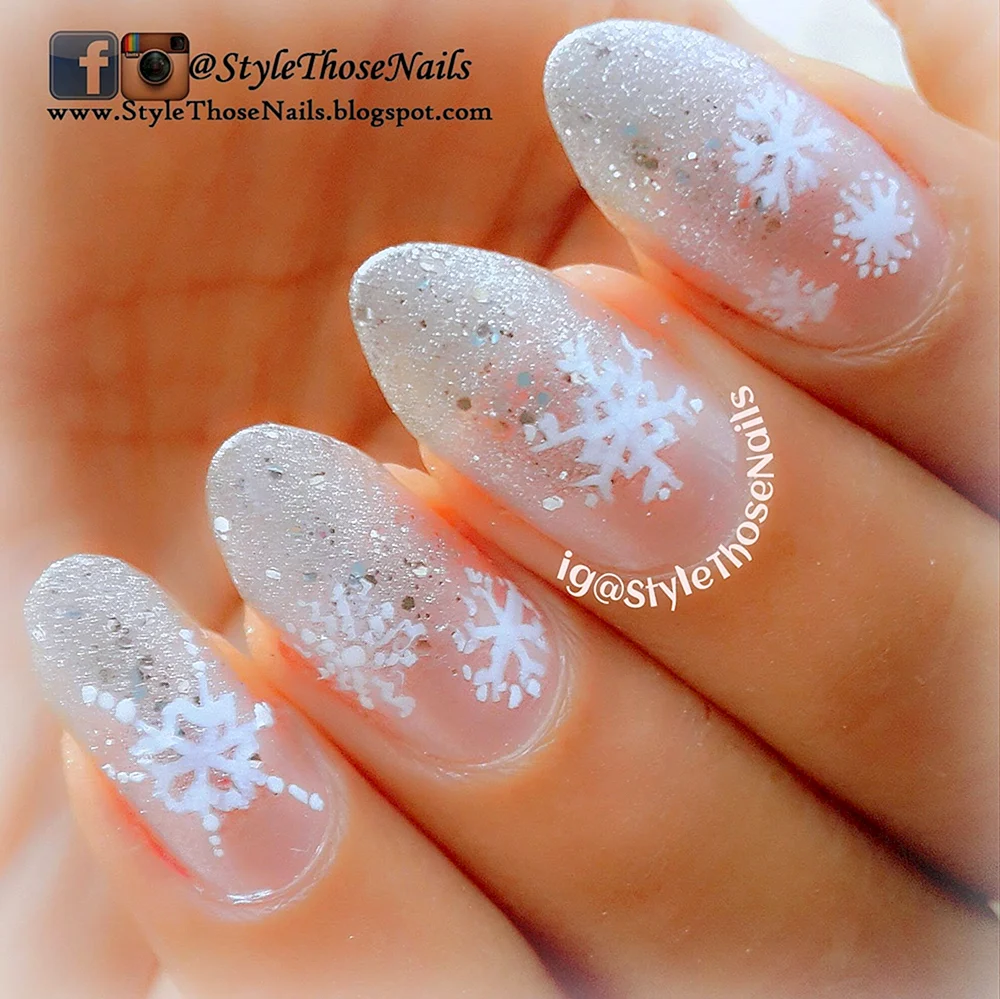 White snowflakes Nail
