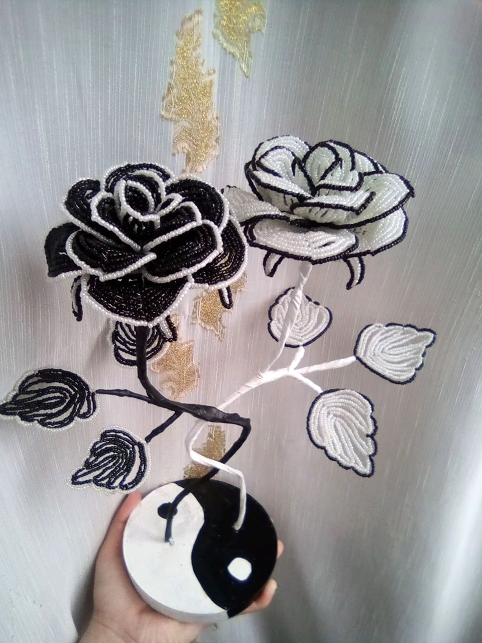 Черно белая роза из бисера