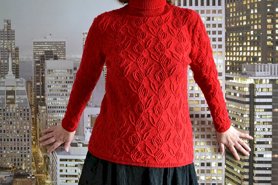 Красный вязаный свитер