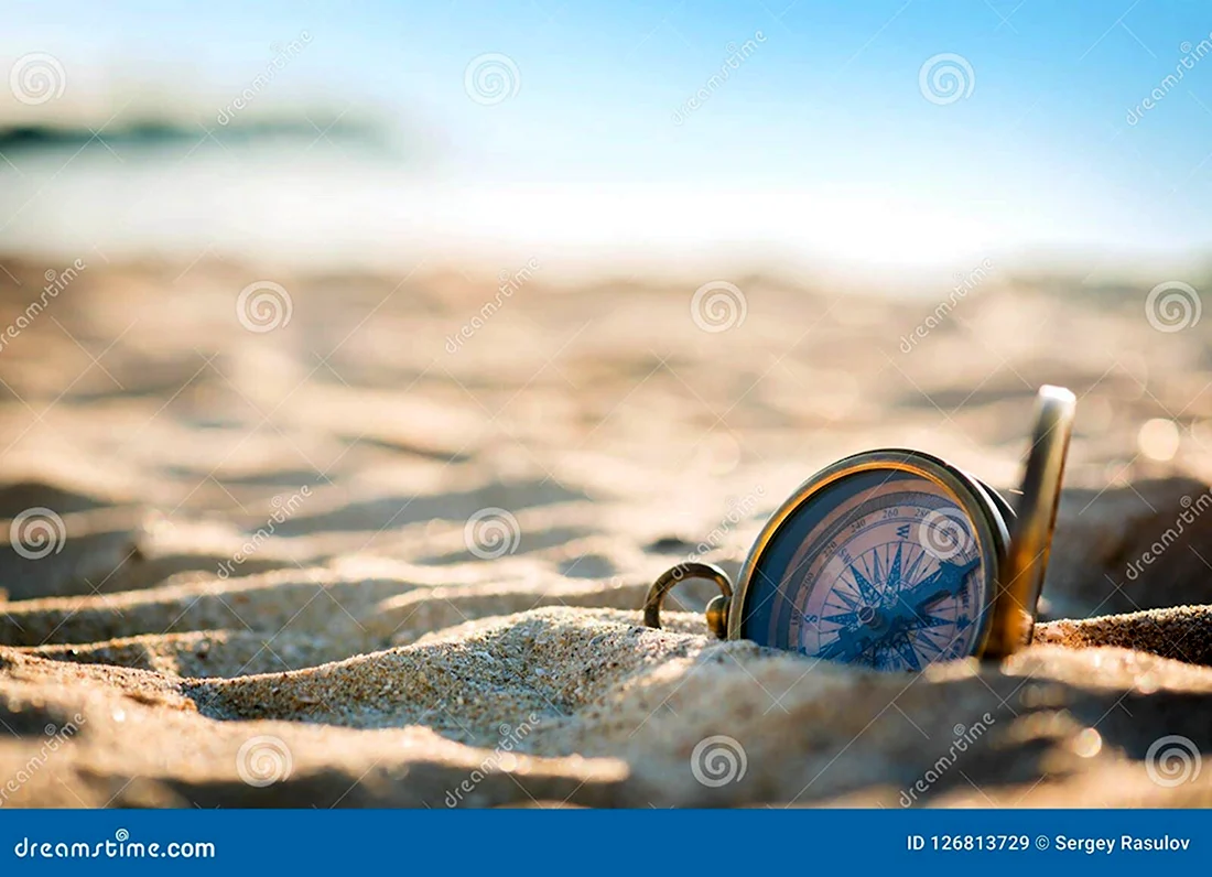 Компас в песке